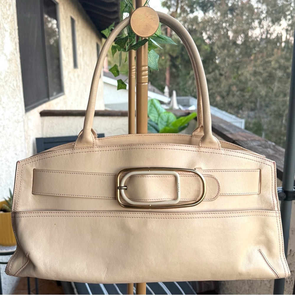 🧿PRICE FIRM🧿 
Furla Beige Leather Shoulder Bag with Gold Buckle